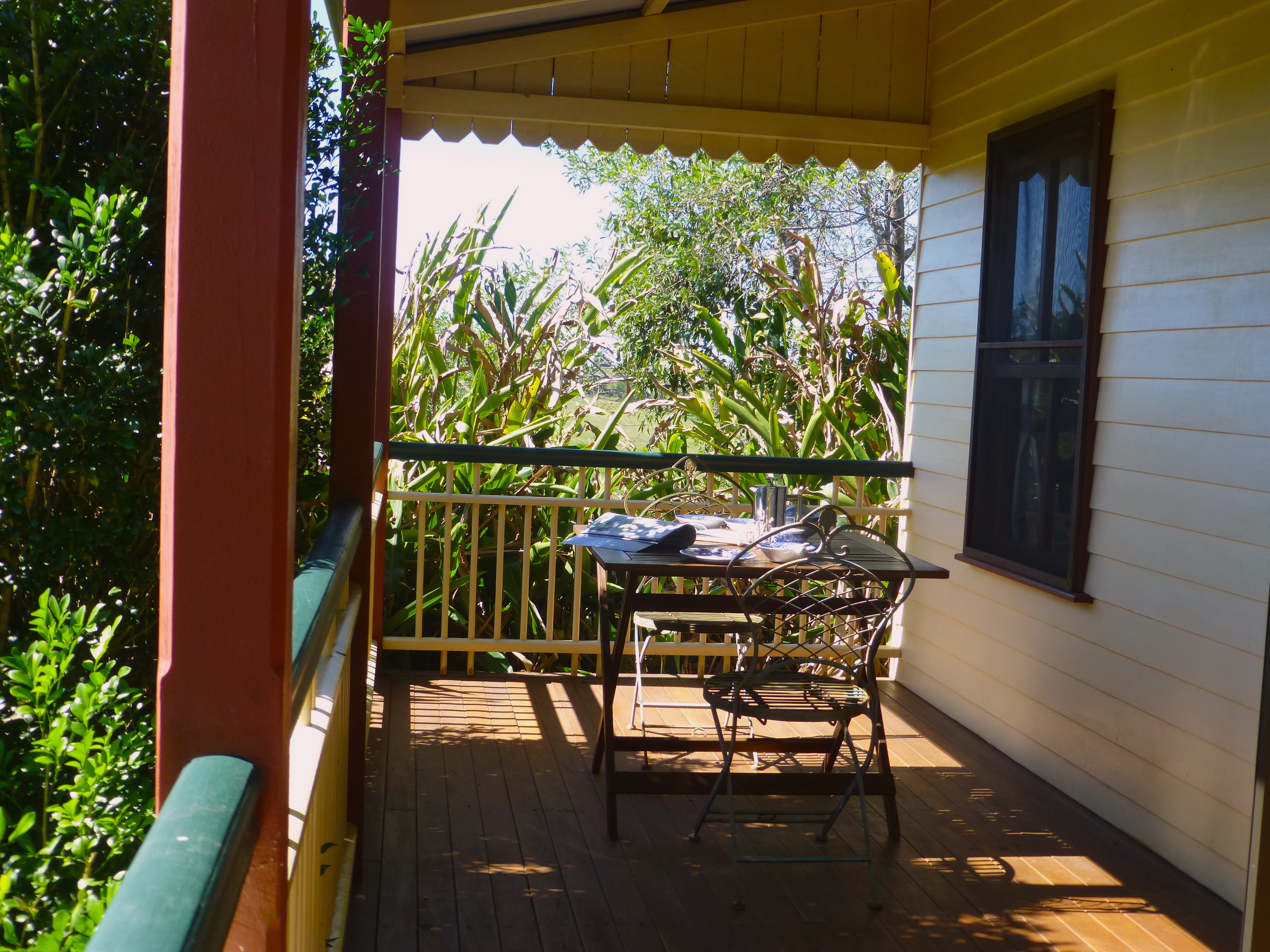 VER CORNER, TBLE, GINGER. Mango Hill Cottages & Hill of Promise